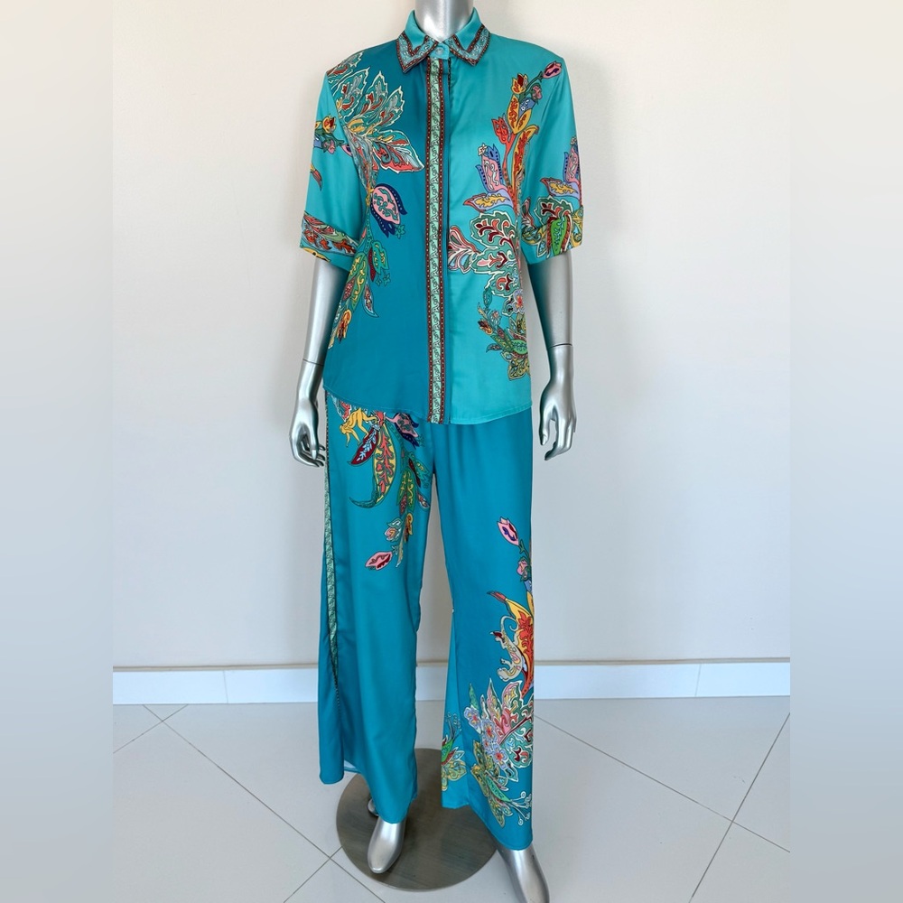 Women 2 pieces costume pants and top size L